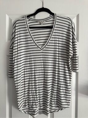 Express White and Black Striped V-Neck Short Sleeve Tee